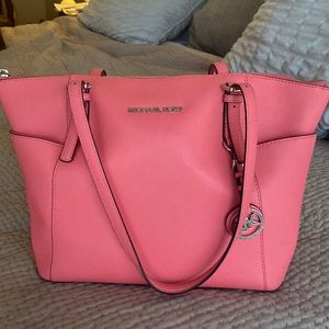 MICHAEL KORS Jet Set East/West Sea Coral Tote gently used